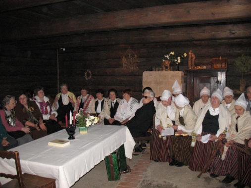 Viesi Braku saimes istabā